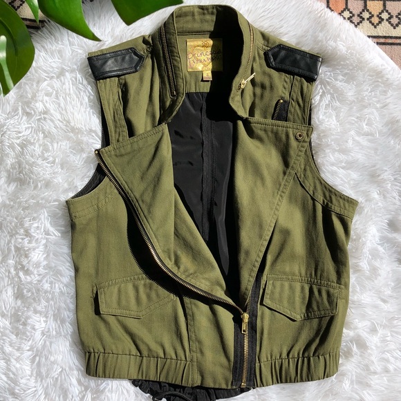 princess vera wang Jackets & Blazers - Princess Vera  Wang Vest